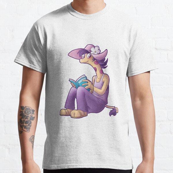 Reading giraffe Classic T-Shirt
