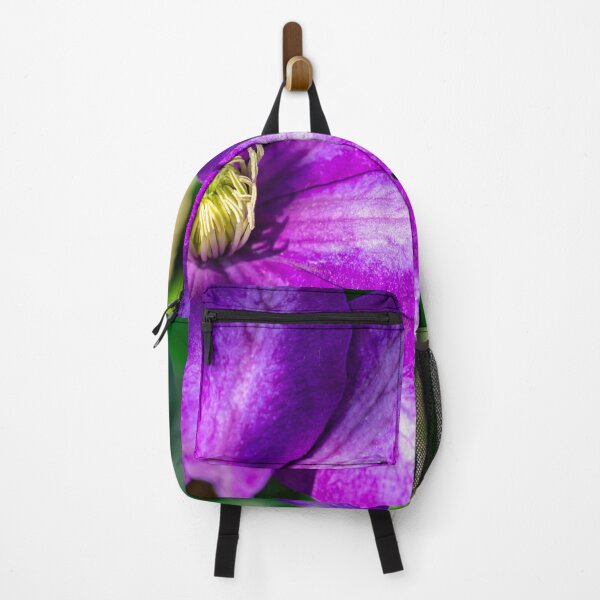 Artikelvorschau, Lila Blumen Hintergrund mit weichen grünen verschwommenen Hintergrund entworfen und verkauft von Artsy Boulevard.