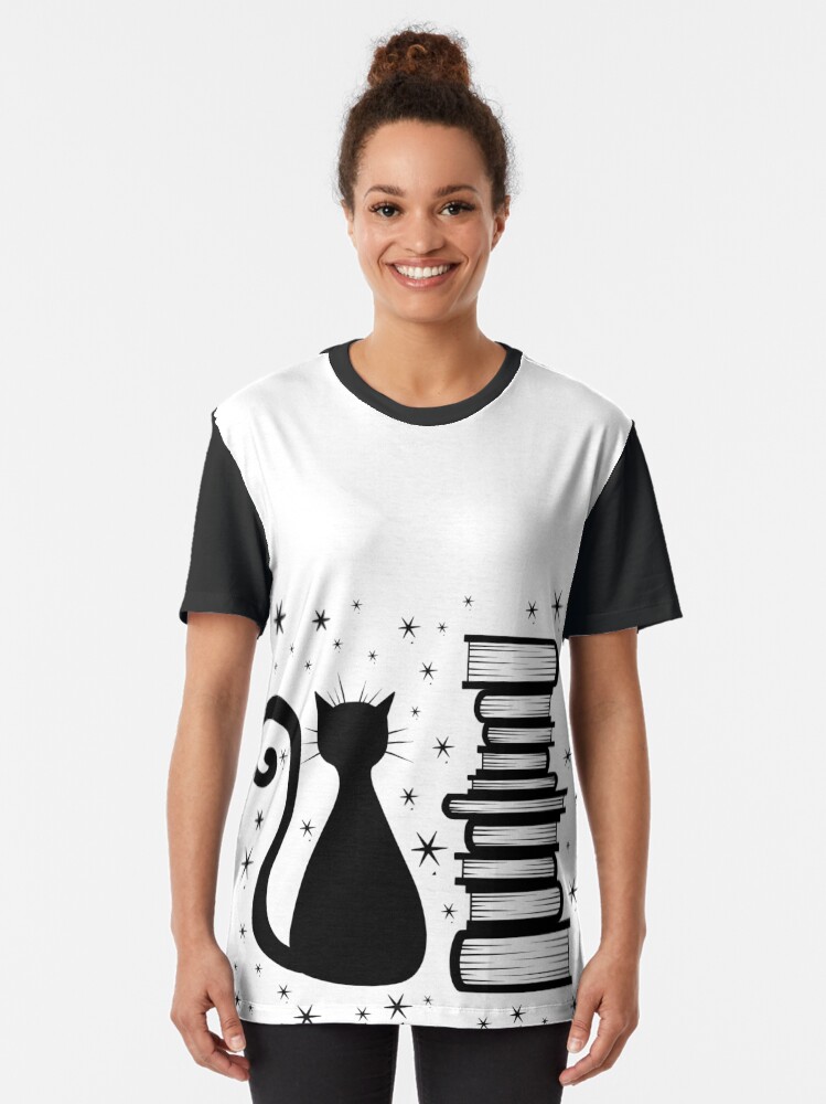 Thumbnail 2 von 5, Grafik T-Shirt, Eine Katze & Bücher designt und verkauft von thenocturnalfey.