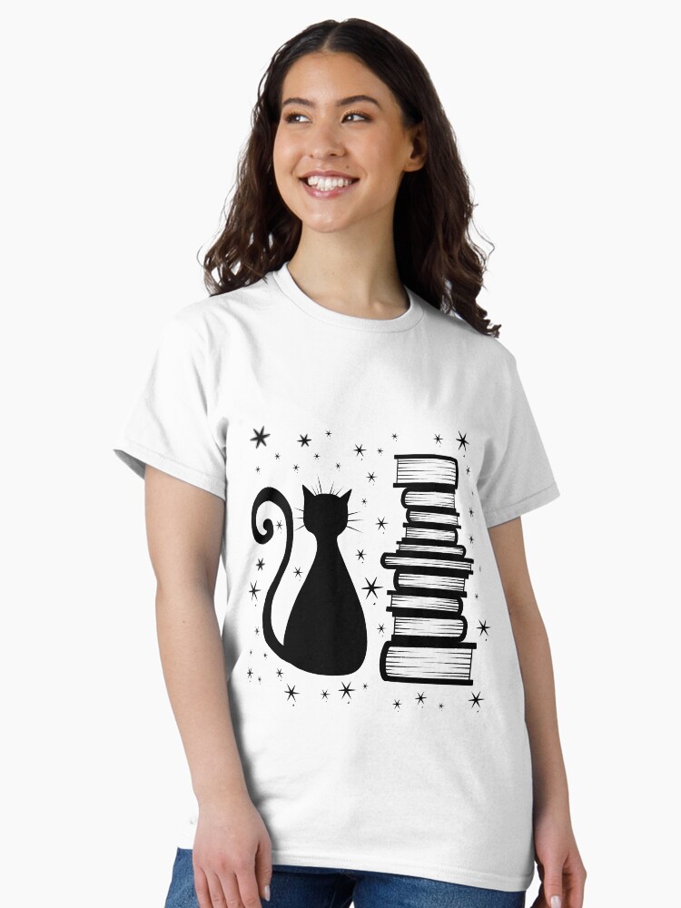 Thumbnail 2 von 7, Classic T-Shirt, Eine Katze & Bücher designt und verkauft von thenocturnalfey.
