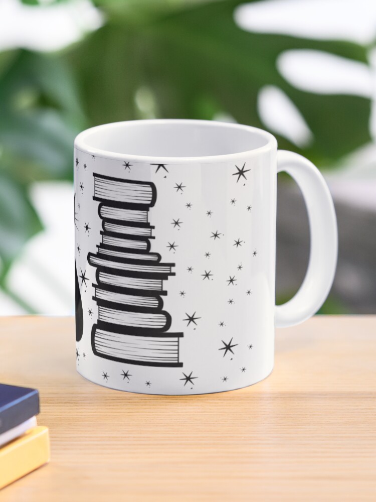 Thumbnail 1 von 6, Kaffeebecher, Eine Katze & Bücher designt und verkauft von thenocturnalfey.