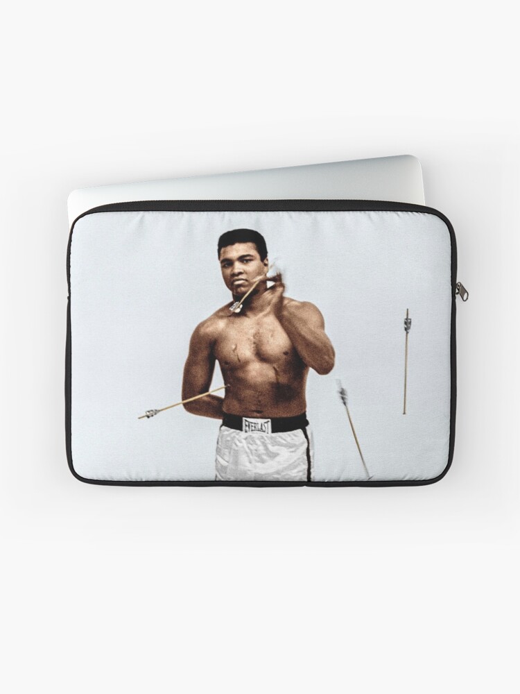 Housse d'ordinateur for Sale avec l'œuvre « Muhammad Ali boxe sous l'eau »  de l'artiste LindaLumsden