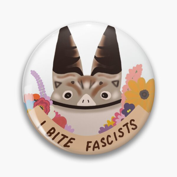 Vista previa del artículo con la obra «muerdo a los fascistas», diseñado y vendido por gothammite.
