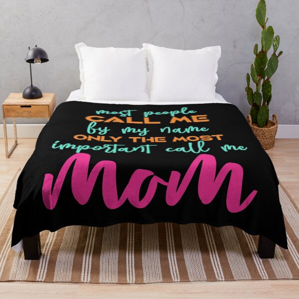 Artikelvorschau, Die meisten Leute nennen mich bei meinem Namen, aber nur die wichtigsten nennen mich Mama, lustiges Muttertagsgeschenk entworfen und verkauft von Mode Tees.
