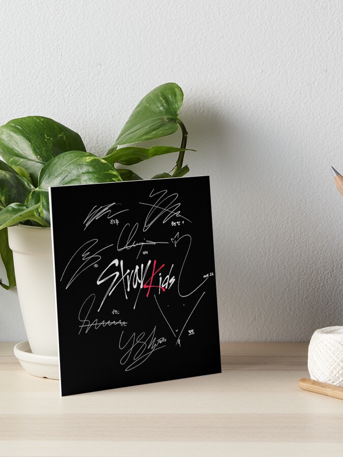 Stray Kids OT8 - Logo with Signatures (black)