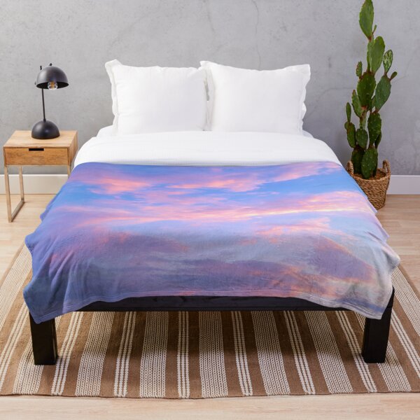 Artikelvorschau, Rosa und blauer Sonnenuntergangshimmel. entworfen und verkauft von LunaLion.