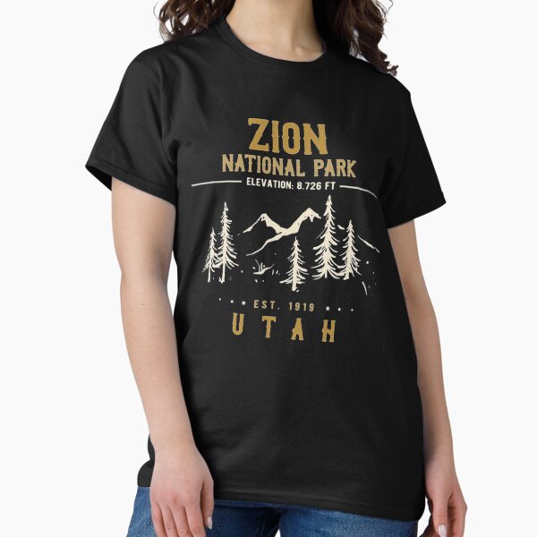Vista previa del artículo con la obra «Camiseta de senderismo de aventura en el Parque Nacional Zion de Utah», diseñado y vendido por Clavitaps.