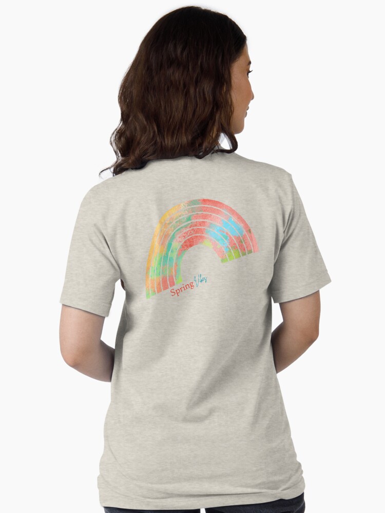 Aperçu 2 sur 7. T-shirt essentiel avec l'œuvre Spring Vibes créée et vendue par 1mondeapart.