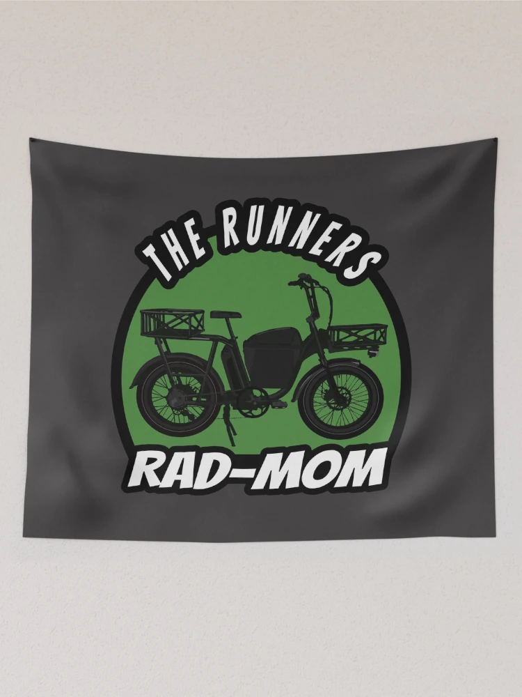 Aperçu 2 sur 3. Tentures avec l'œuvre RAD MOM RAD RUNNER RAD BIKE ROAD RIDER MOM-RIDER créée et vendue par pink-magic-moon.