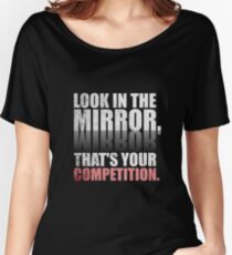 Camiseta ancha para mujer Mira en el espejo. Esa es tu competencia. - Gimnasio citas motivacionales