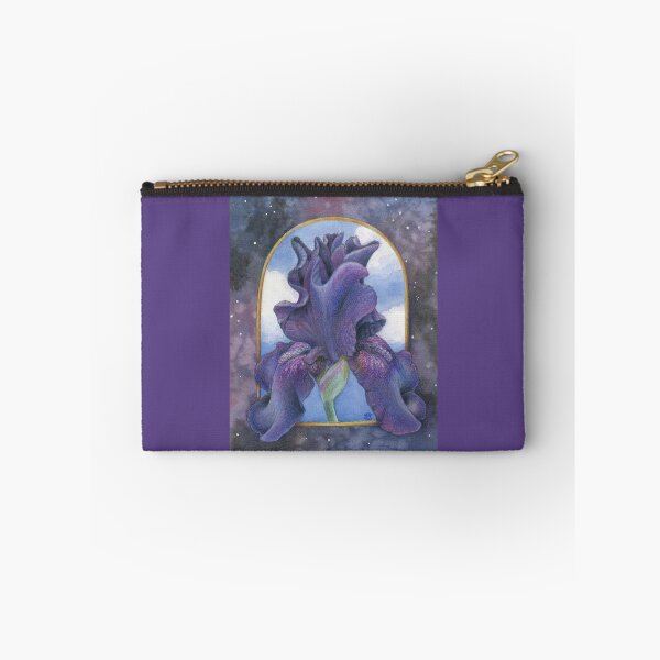 Artikelvorschau, Dunkle lila Iris unter einem blauen Himmel mit einer Galaxiengrenze, Tag & Nacht - "Mitternachtsiris" entworfen und verkauft von Carye VanDerPol Mahoney.