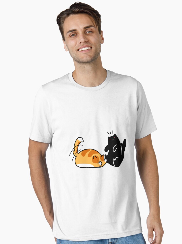 Aperçu 2 sur 7. T-shirt essentiel avec l'œuvre Chat tigré et chat noir enjoués créée et vendue par SaradaBoru.