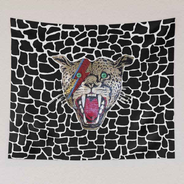 Artikelvorschau, Street Walking Cheetah auf Schwarz entworfen und verkauft von mickwarkcup.