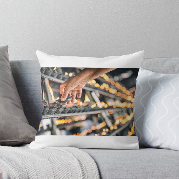Artikelvorschau, Eine Lampe einstellen - Kandy, Sri Lanka entworfen und verkauft von JamesKaoFoto.