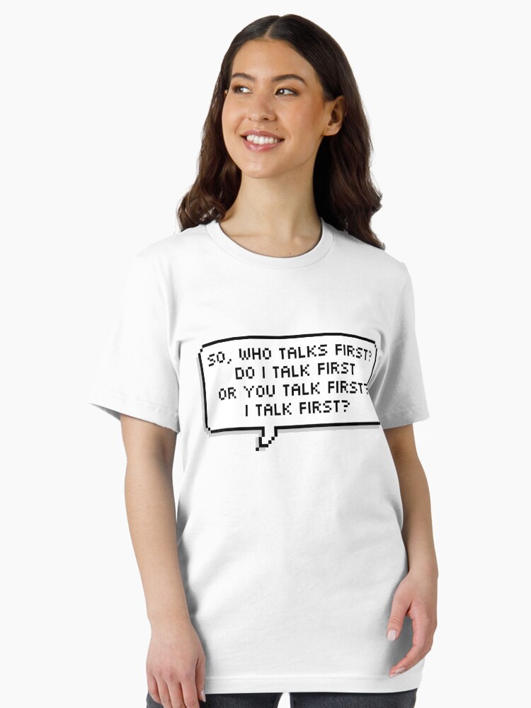 Imagen 2 de 7, Camiseta esencial con la obra ¿Quién habla primero?, diseñada y vendida por langleysmith.