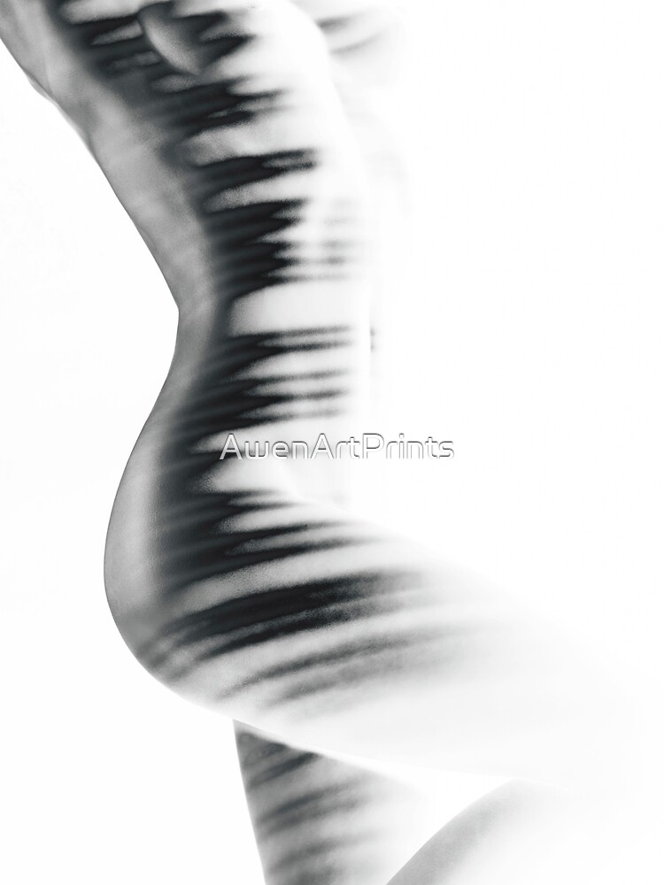 Foto de Espalda de mujer desnuda en fondo blanco aislado. Vista de