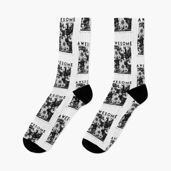 Aperçu de l'œuvre Daisy b & w, design rétro, fleurs d'amour créée et vendue par mirtoth.