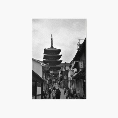 Artikel-Vorschau von Schwarzweiss-Straßenansicht der Yasaka-Pagode in Japan, designt und verkauft von Lara-vez.