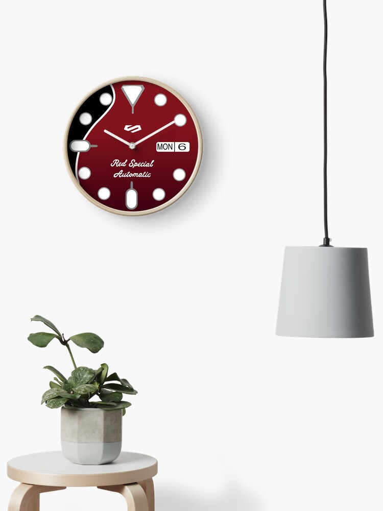 Seiko 5 Red Special Brian May Clock