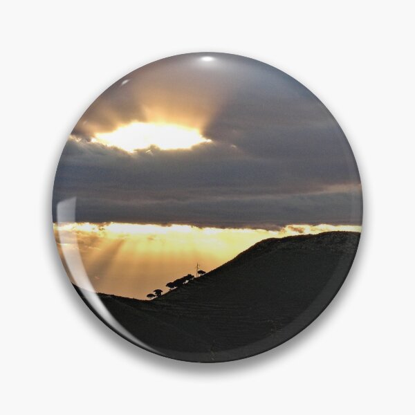 Artikelvorschau, Sonnenuntergang Wolkenloch Silhouette Hill Skyscape entworfen und verkauft von Anna Lemos.