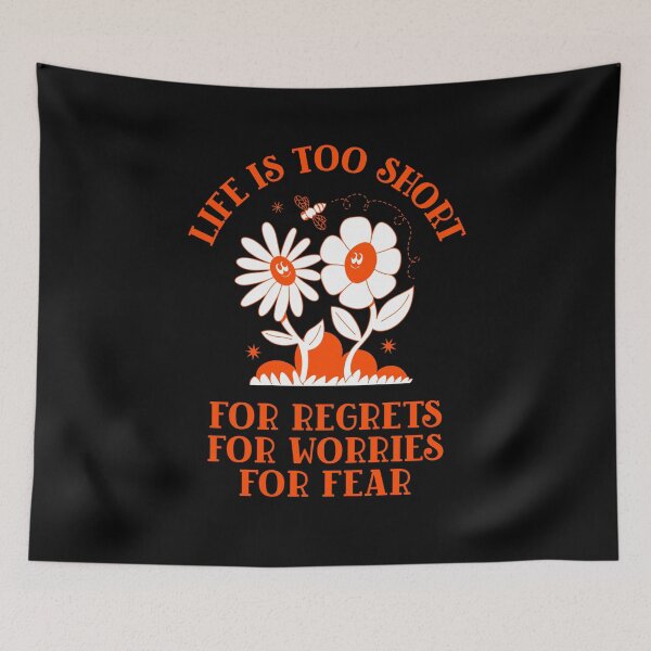 Aperçu de l'œuvre La vie inspirante est trop courte abeille fleurs orange créée et vendue par ModkMerch.