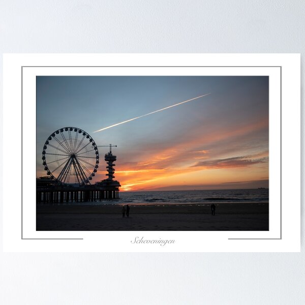 Aperçu de l'œuvre Scheveningen Pays-Bas. Un magnifique coucher de soleil sur la côte néerlandaise de la mer du Nord. créée et vendue par Richard Wareham.