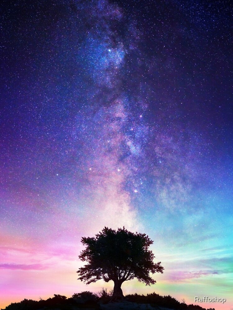 Imagen 4 de 4, Funda de iPhone con la obra Tree, sky and stars, diseñada y vendida por Raffoshop.
