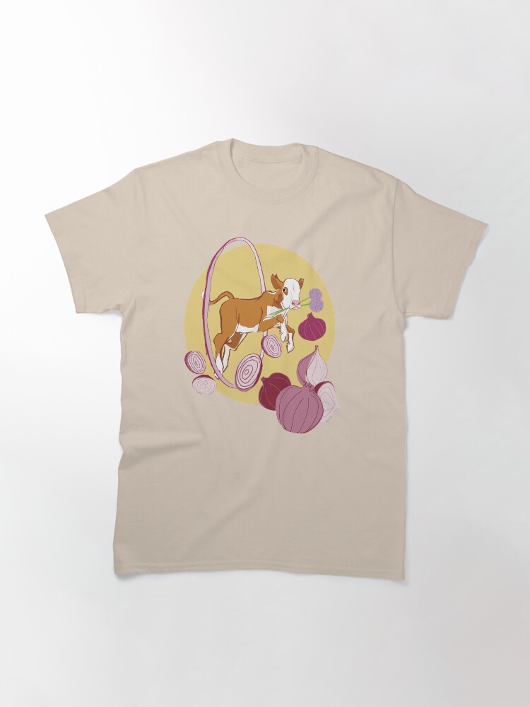 Alternate view of Sipuli the male calf with onions Classic T-Shirt
