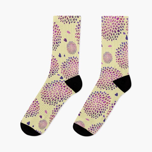 Aperçu de l'œuvre Art botanique | Dahlia Purple Foil Half Drop Pattern Soft Jaune BG créée et vendue par Old Urban Farmhouse Design Studio.
