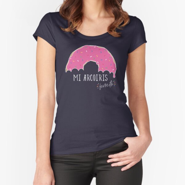 Camiseta entallada de cuello ancho