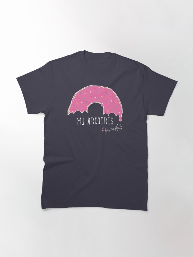 Vista alternativa de Camiseta clásica Mi arcoiris favorito - fondos oscuros