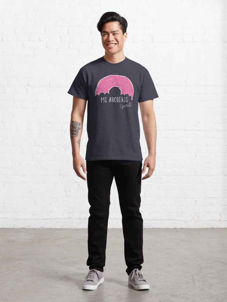 Vista alternativa de Camiseta clásica Mi arcoiris favorito - fondos oscuros
