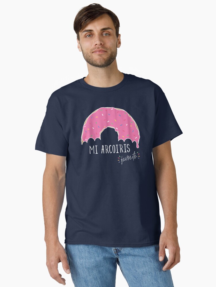 Imagen 1 de 7, Camiseta clásica con la obra Mi arcoiris favorito - fondos oscuros, diseñada y vendida por Nutricienta.