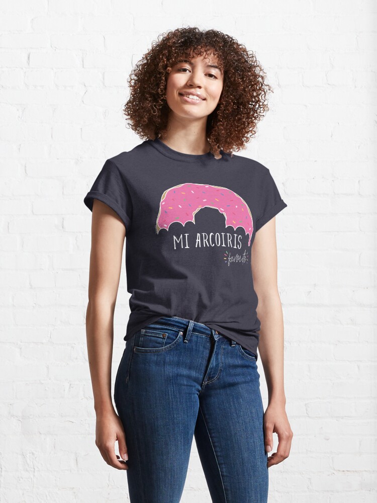 Vista alternativa de Camiseta clásica Mi arcoiris favorito - fondos oscuros