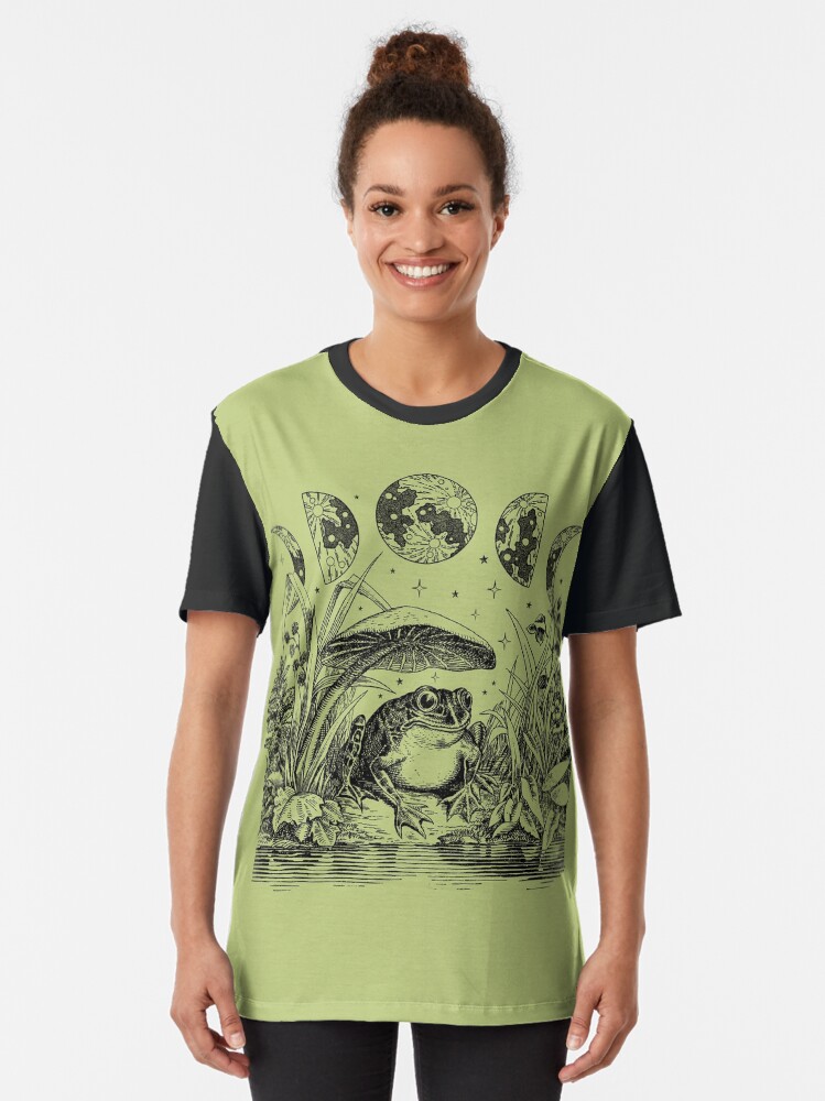 Cute Green Frog Crew Neck T-Shirt