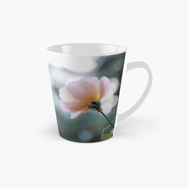 Aperçu de l'œuvre Sunlit Rose brille au crépuscule créée et vendue par imaginethis.