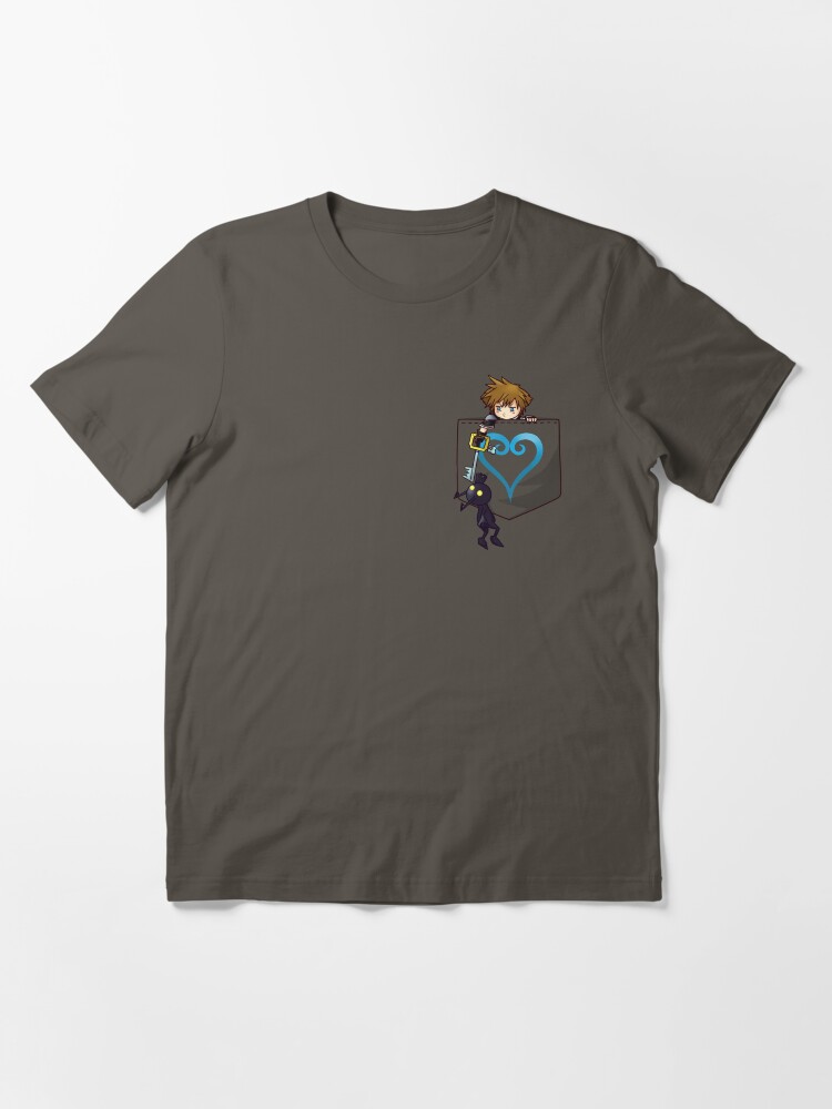 Imagen 3 de 7, Camiseta esencial con la obra Sora bolsillo amigo, diseñada y vendida por winterchicken.