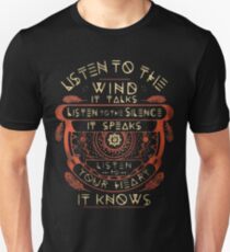 Camiseta unisex NATIVO AMERICANO ESCUCHA EL VIENTO QUE HABLA ESCUCHA EL SILENCIO HABLA ESCUCHA TU CORAZÓN SABE