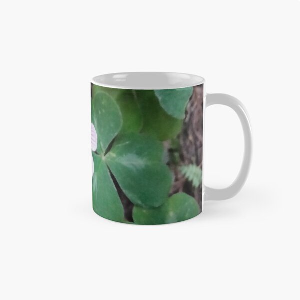 Aperçu de l'œuvre Forest Sorel et fleurs à rayures de menthe poivrée créée et vendue par TeaFairy Art.