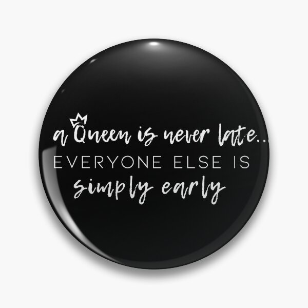 Badge Une Reine N Est Jamais En Retard Citation De La Princesse Laitiere Par Chicorylaneco Redbubble