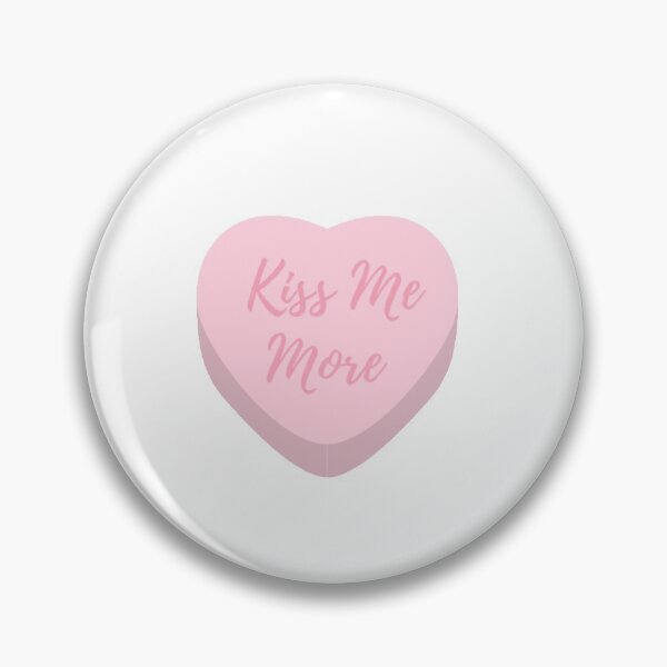 Artikelvorschau, Küss mich mehr Candy Heart Sticker entworfen und verkauft von ChantalDesigns.