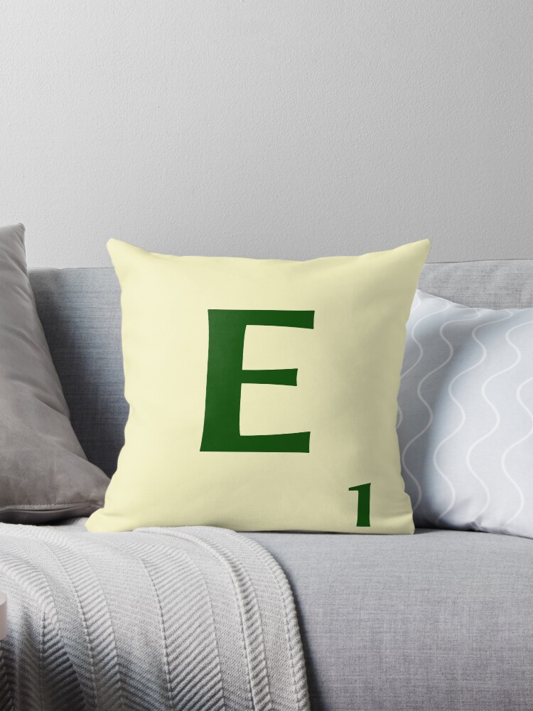 Imagen 1 de 4, Cojín con la obra Ficha de Scrabble de la E de 1 punto, diseñada y vendida por fgrdisseny.