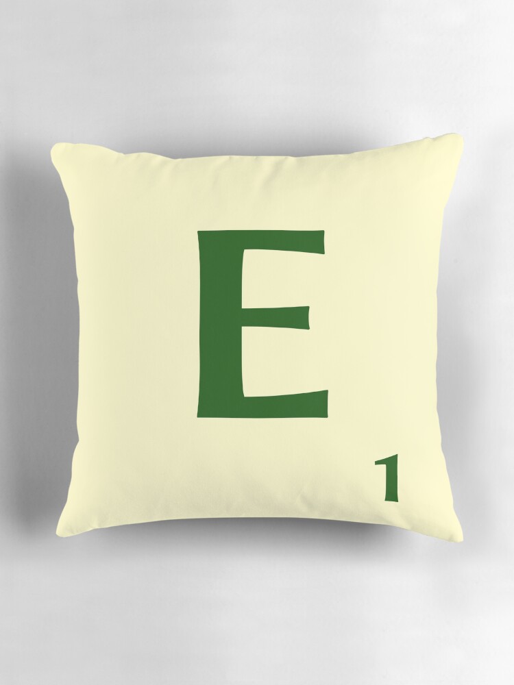 Imagen 3 de 4, Cojín con la obra Ficha de Scrabble de la E de 1 punto, diseñada y vendida por fgrdisseny.