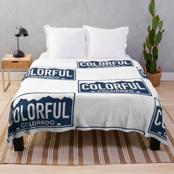 Artikelvorschau, Kleurrijk Colorado Wit op Blauw - het Ontwerp van de Kentekenplaat van Colorado entworfen und verkauft von ExploreColorado.