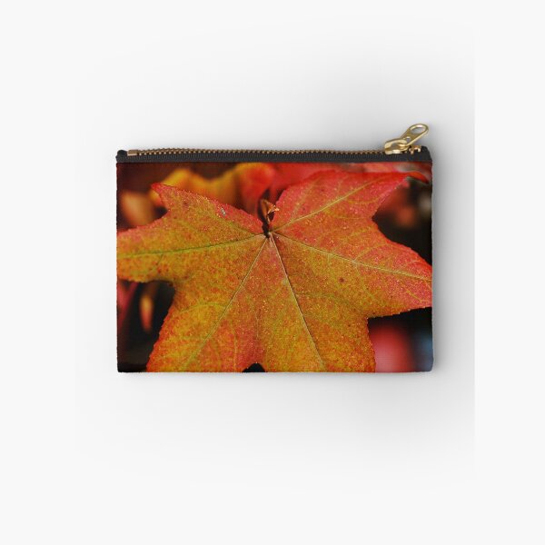 Artikelvorschau, Rote und gelbe Blätter leuchten entworfen und verkauft von Joy Watson - Natural Light Photography .