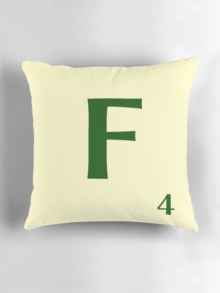 Imagen 3 de 4, Cojín con la obra Ficha de Scrabble de la F de 4 puntos, diseñada y vendida por fgrdisseny.