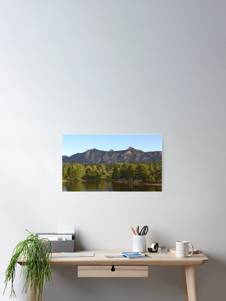 Aperçu 2 sur 3. Poster avec l'œuvre Lumpy Ridge créée et vendue par Amanda Huggins.