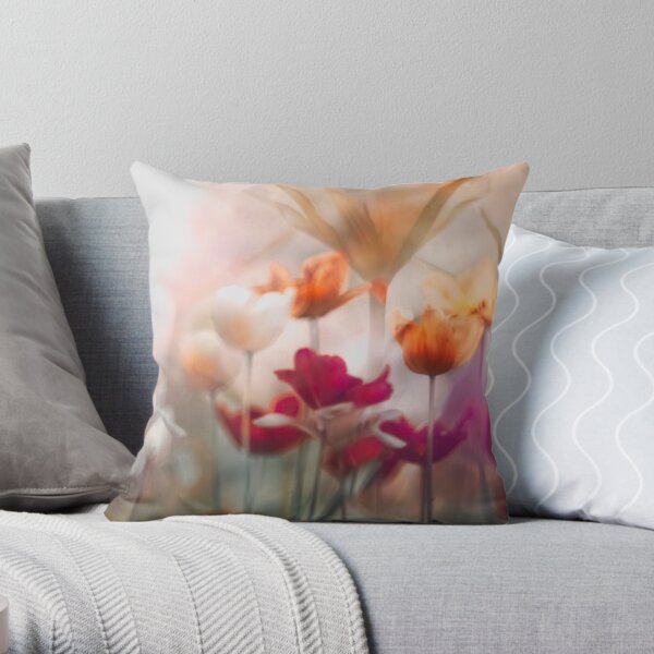 tulip dream Throw Pillow