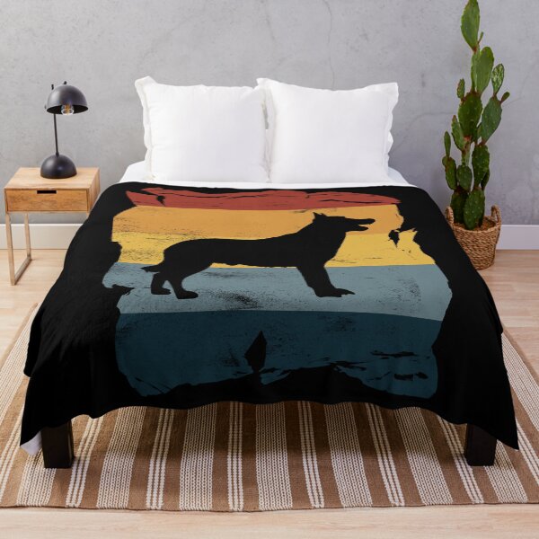 Artikelvorschau, Belgian Malinois Distressed Vintage Retro Silhouette entworfen und verkauft von DoggyStyles.