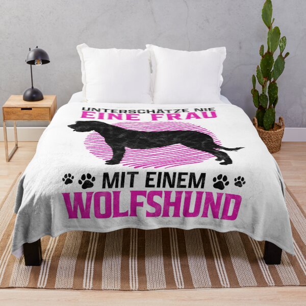 Artikelvorschau, Frau mit Irischer Wolfshund Windhund Besitzerin Spruch entworfen und verkauft von madgrfx.